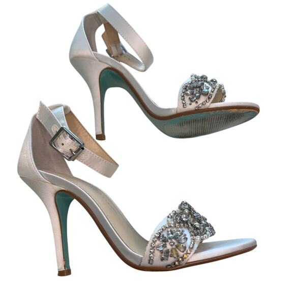 Betsey Johnson Gina White Satin Stiletto Heels Women’s 5B Beaded Ankle Strap GUC - Picture 2 of 7